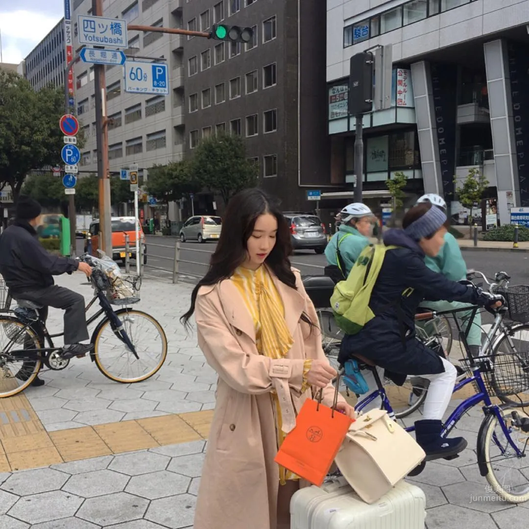 韓國妹子Ahrimei 深V比基尼飽滿美胸自拍 7