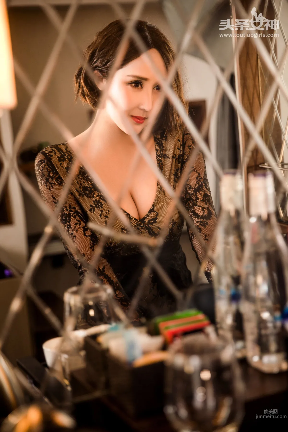 Honey Butt Beauty Nayi Linger Dimples and Light Smile, Charming Demeanor Floating Through Life photo 2