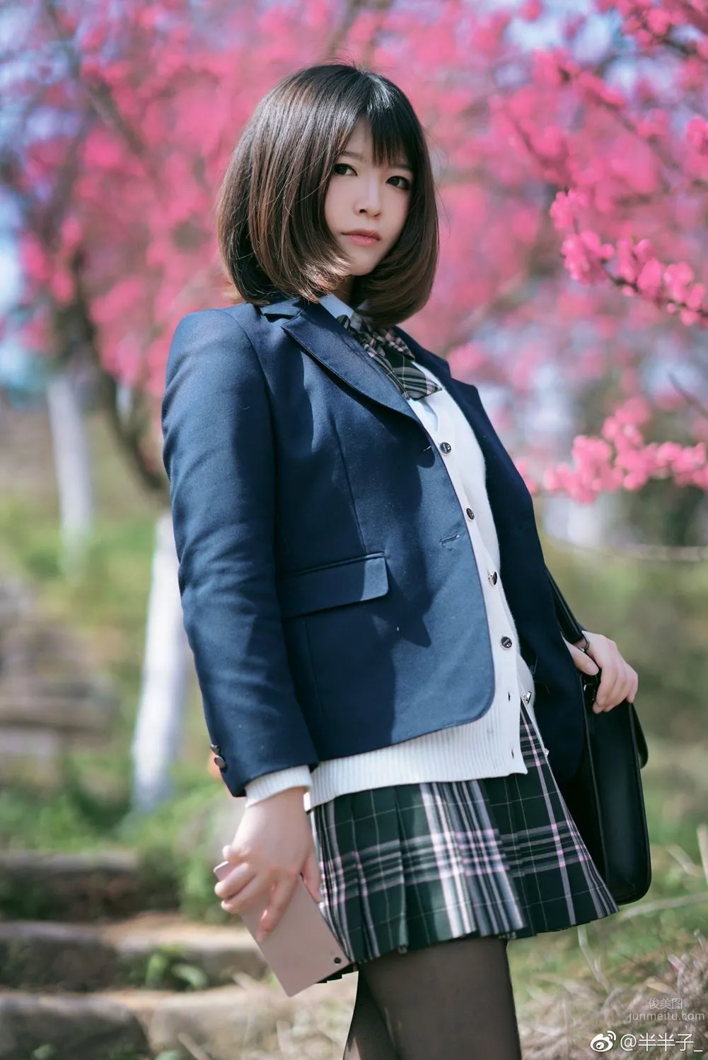 Ban Banzi: Cos photo 18