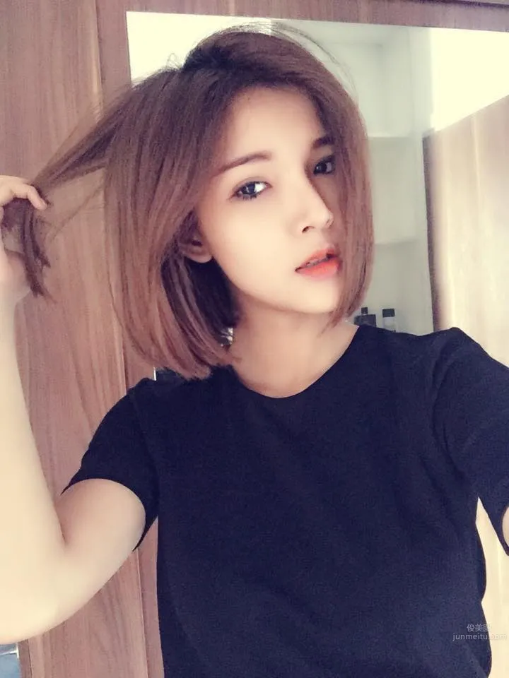 越南正妹Bùi Ngọc 混血五官精致而脱俗_17