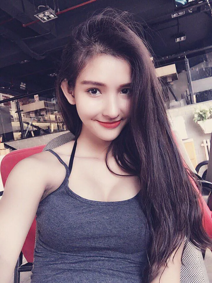 越南正妹Bùi Ngọc 混血五官精致而脱俗_24