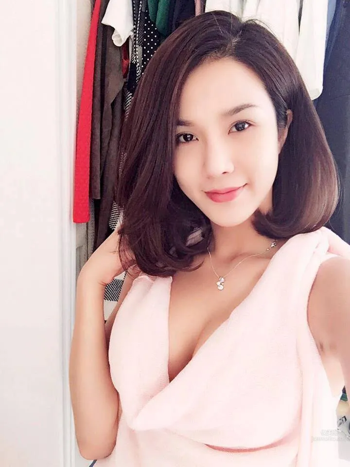 越南網紅歌手葉林英 知性氣質的私房照 11