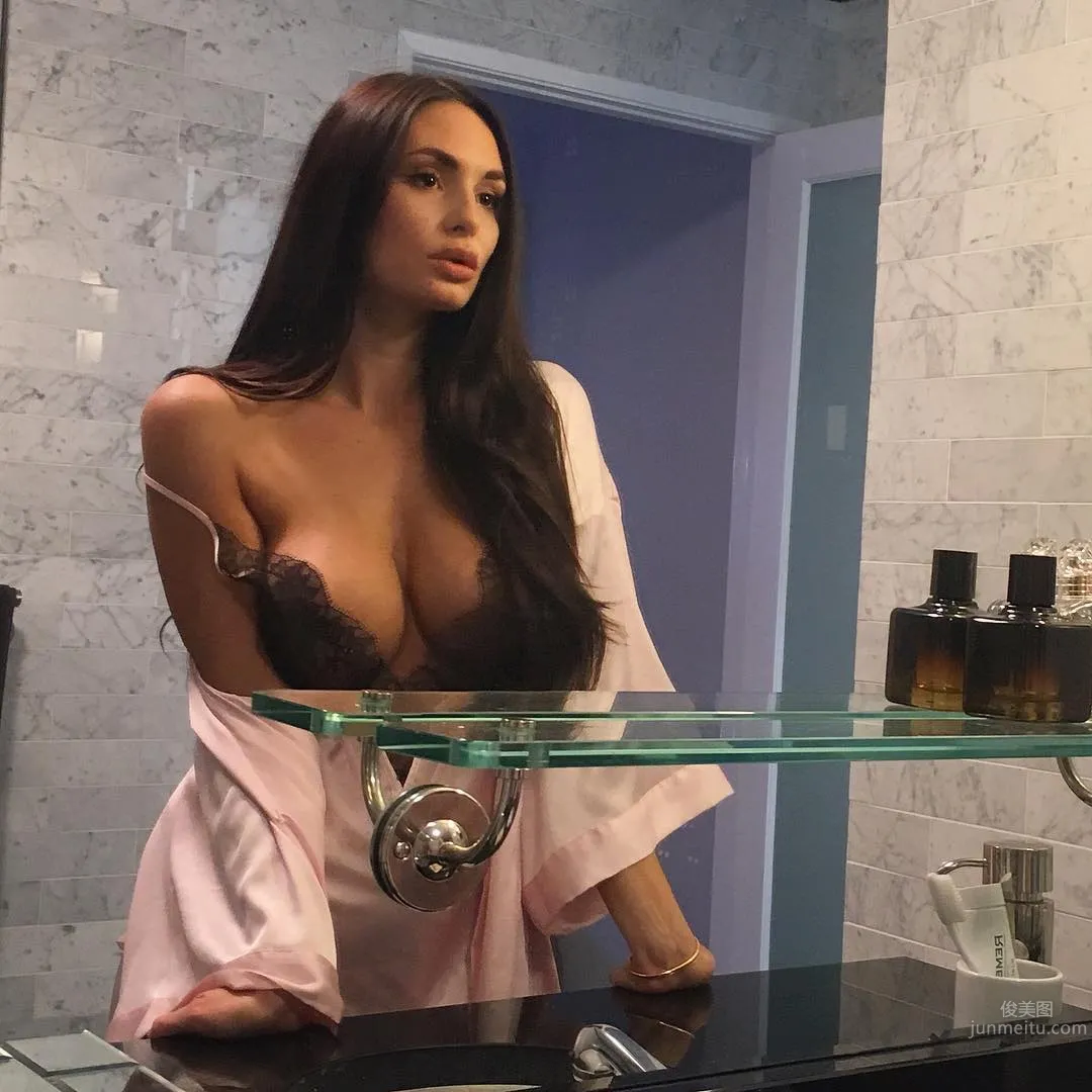 英國辣模Rosie Roff 遊走于尺度邊緣的性感照 18