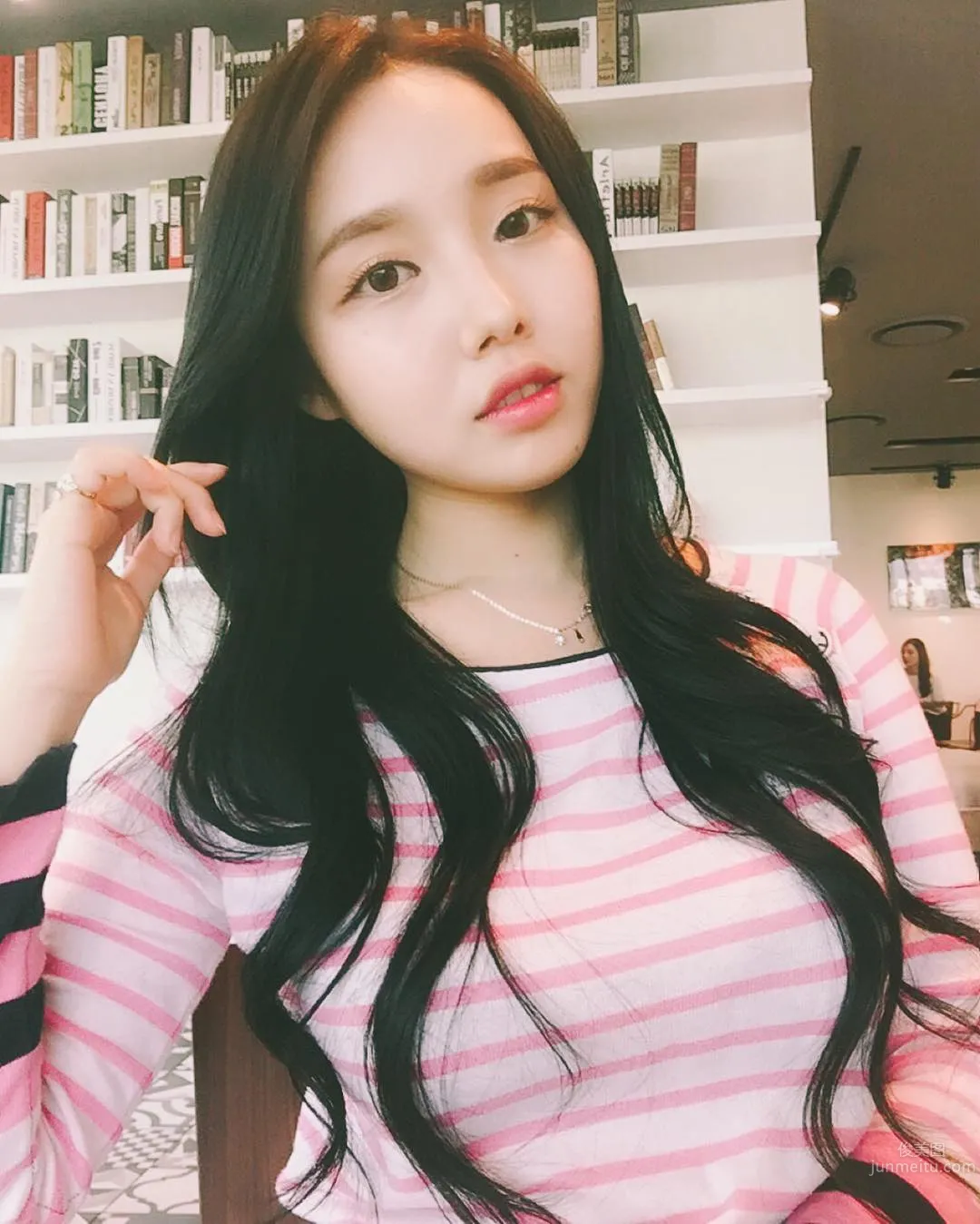 Korean Cute Girl Lee Yu Min Figure That Cannot Be Contained photo 4