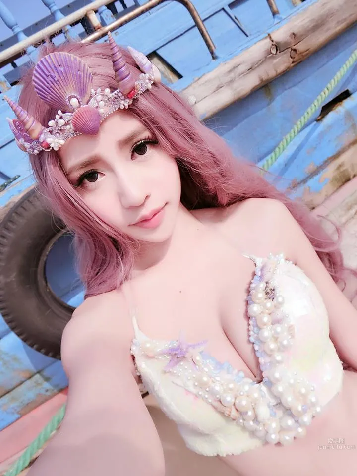 「觸覺系」正妹陳予Fairy 厭世臉外拍女神私房照 3