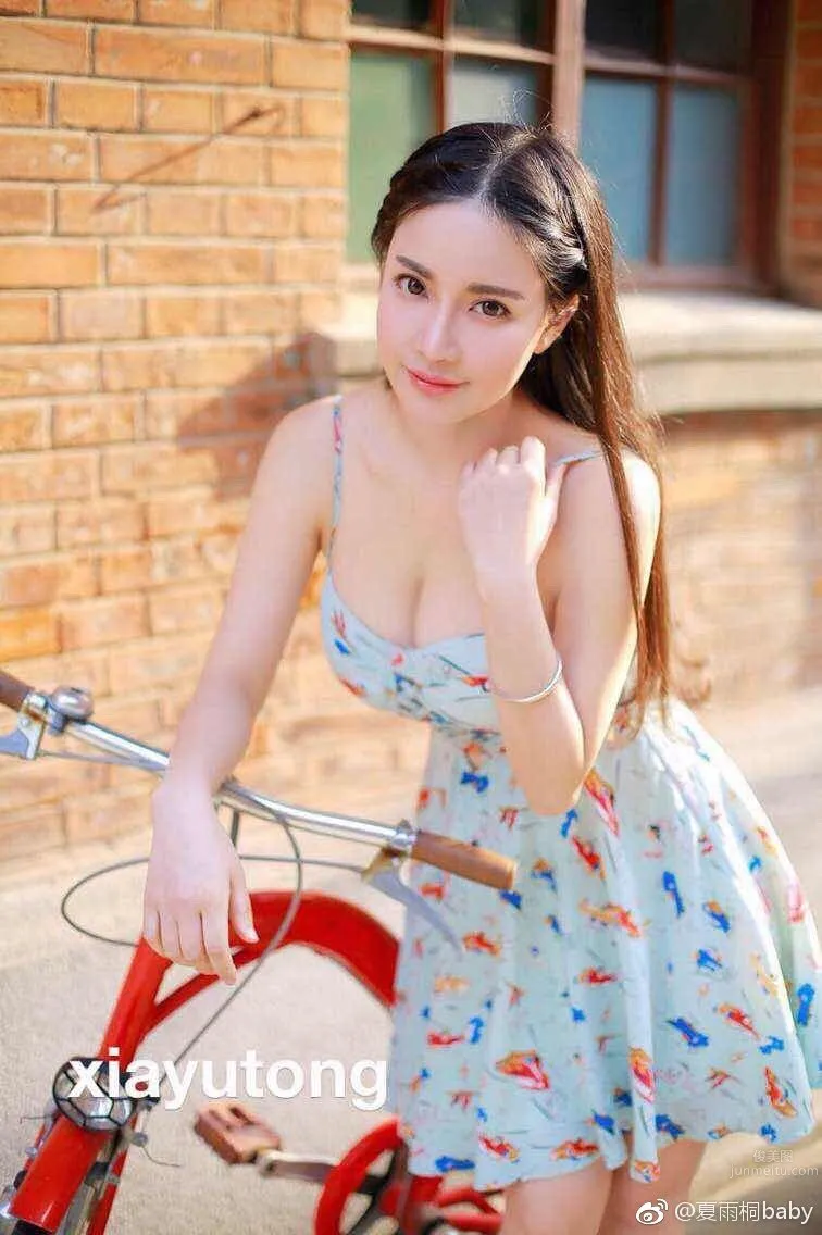 Long-Haired Beauty Xia Yutong Aesthetic Style Street Snap Photo Set photo 9