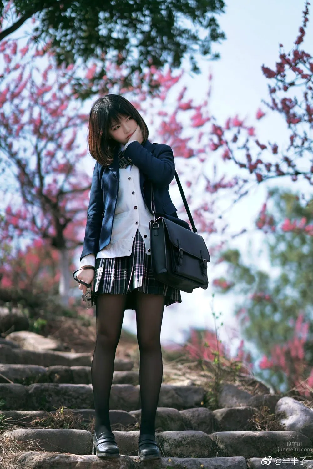 Ban Banzi: Cos photo 19