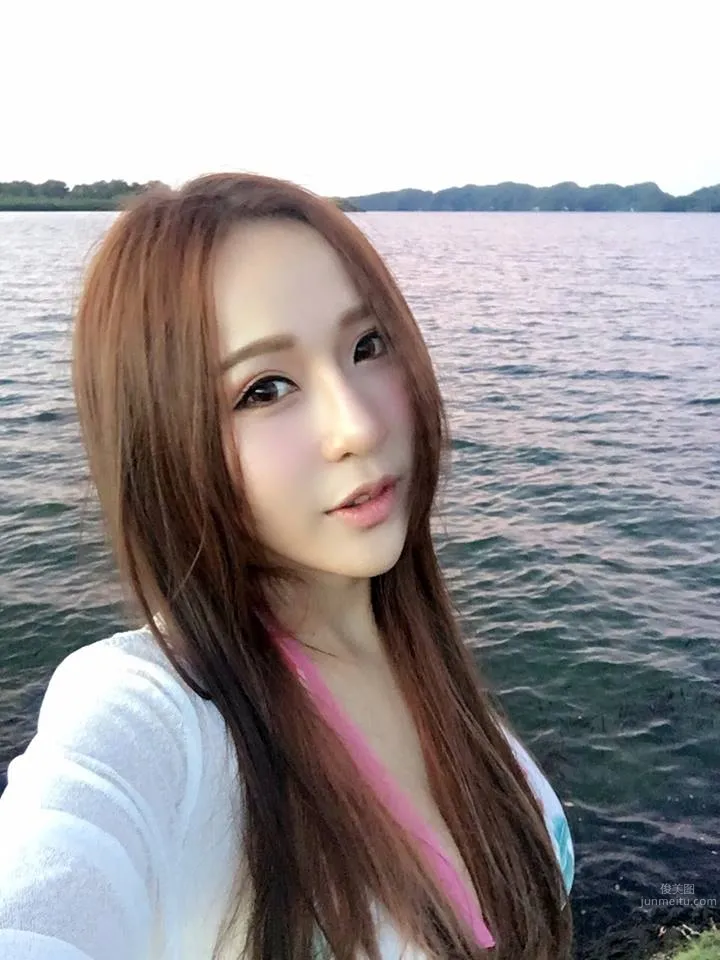 邱默默～甜美話題正妹身材太犯規！ 18