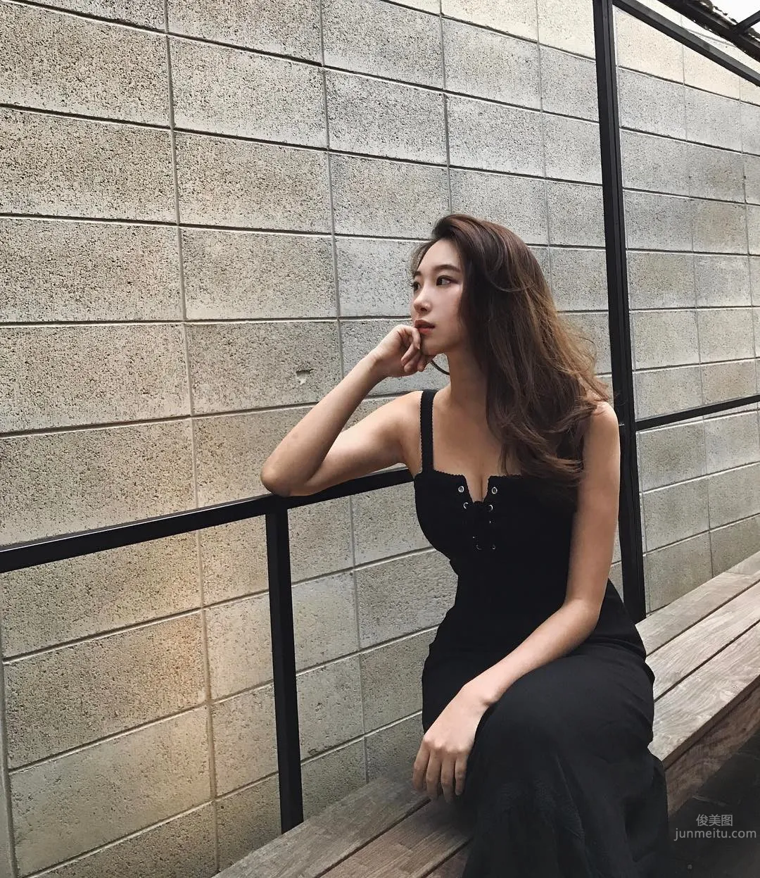 氣質網模申高恩 身材好穿什麼都上鏡 32