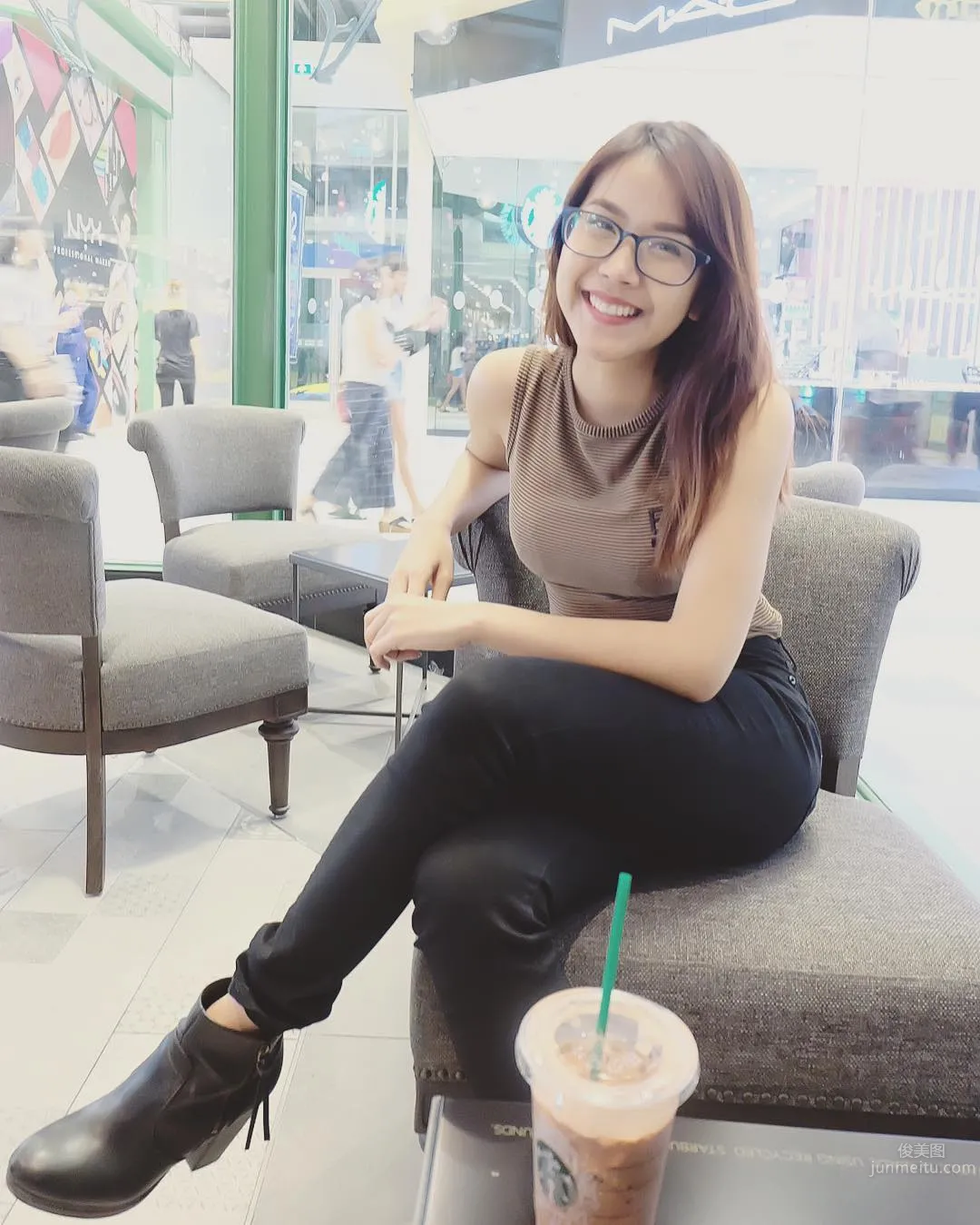 Glasses Girl Panidsara Nakha, A Down-to-Earth Thai Girl photo 15