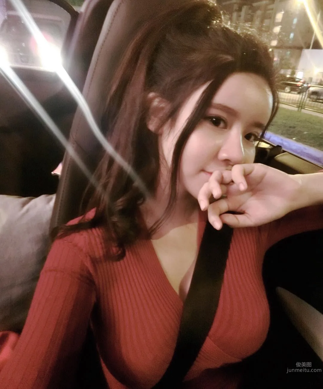 新國正妹Winnie Choo 歐派小隻馬甜美外拍 26