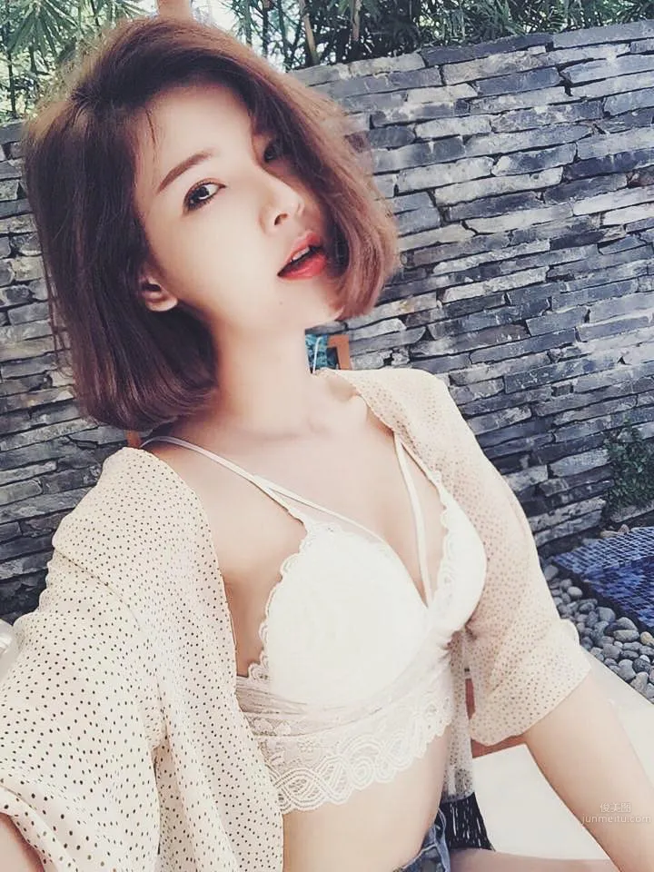 越南正妹Bùi Ngọc 混血五官精致而脱俗_4
