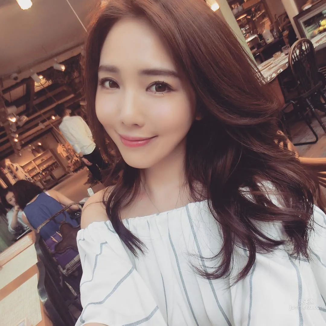 Weather Anchor Zhu Qiyu, Charming and Elegant Campus Beauty photo 2
