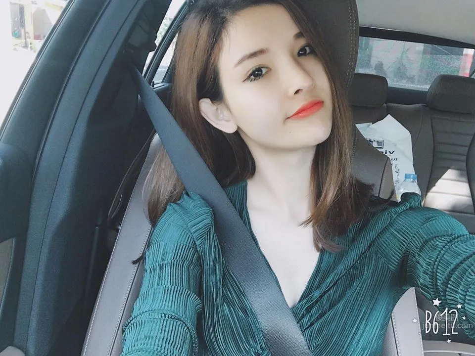 越南正妹Bùi Ngọc 混血五官精致而脱俗_28