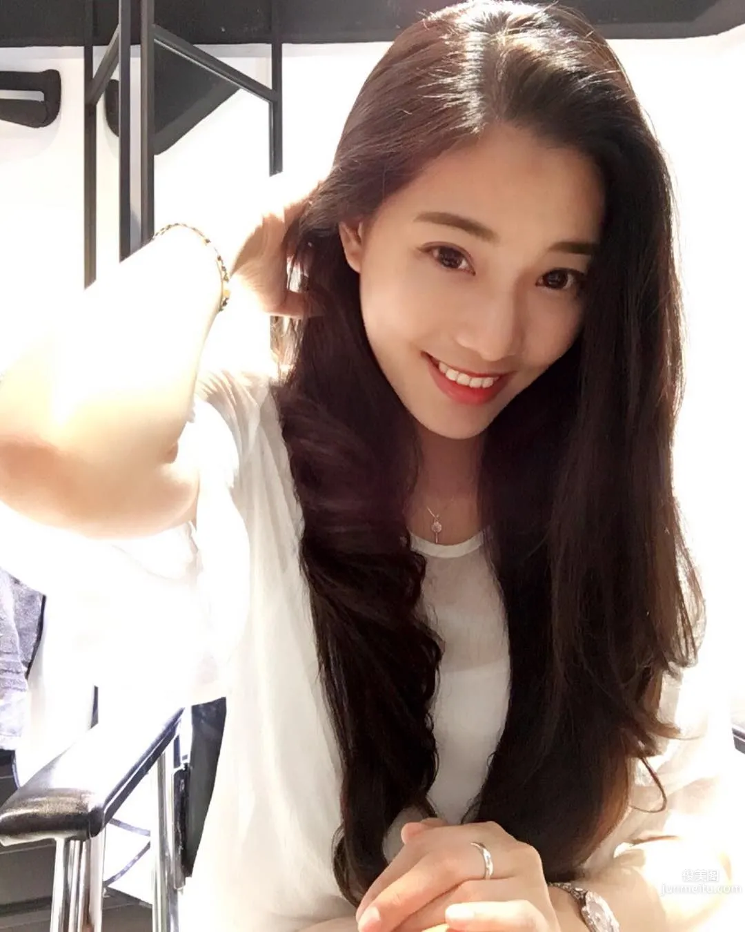 多才多藝鄭小奈 白皙蜜大腿身材好 25