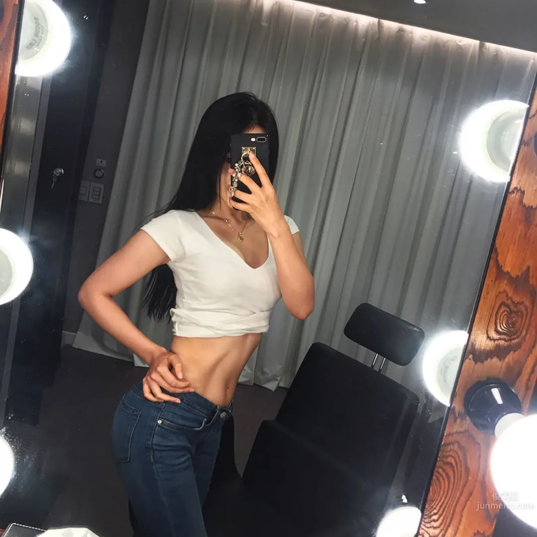 Korean Fresh Girl m_loveea Shows Off Hot Figure Doing Yoga photo 30