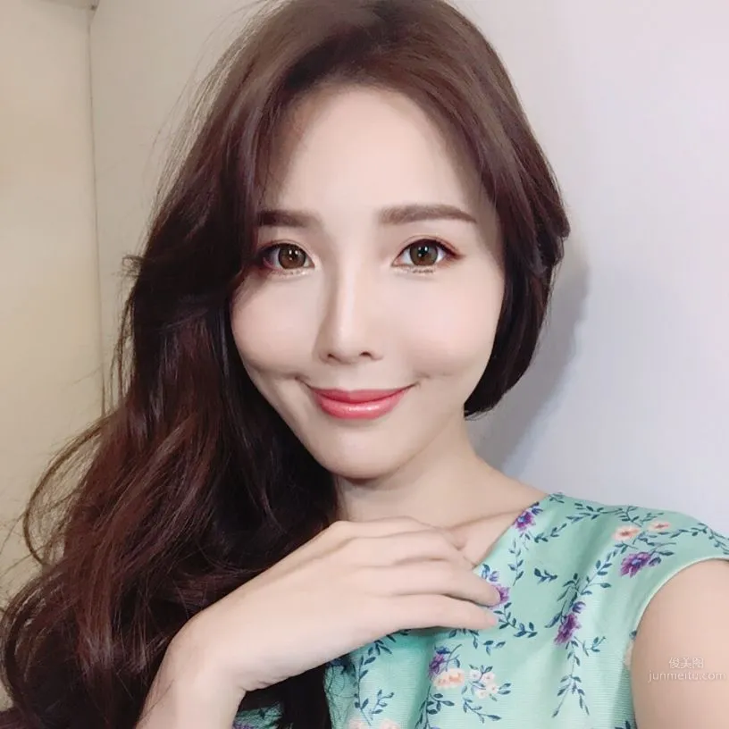 Weather Anchor Zhu Qiyu, Charming and Elegant Campus Beauty photo 27