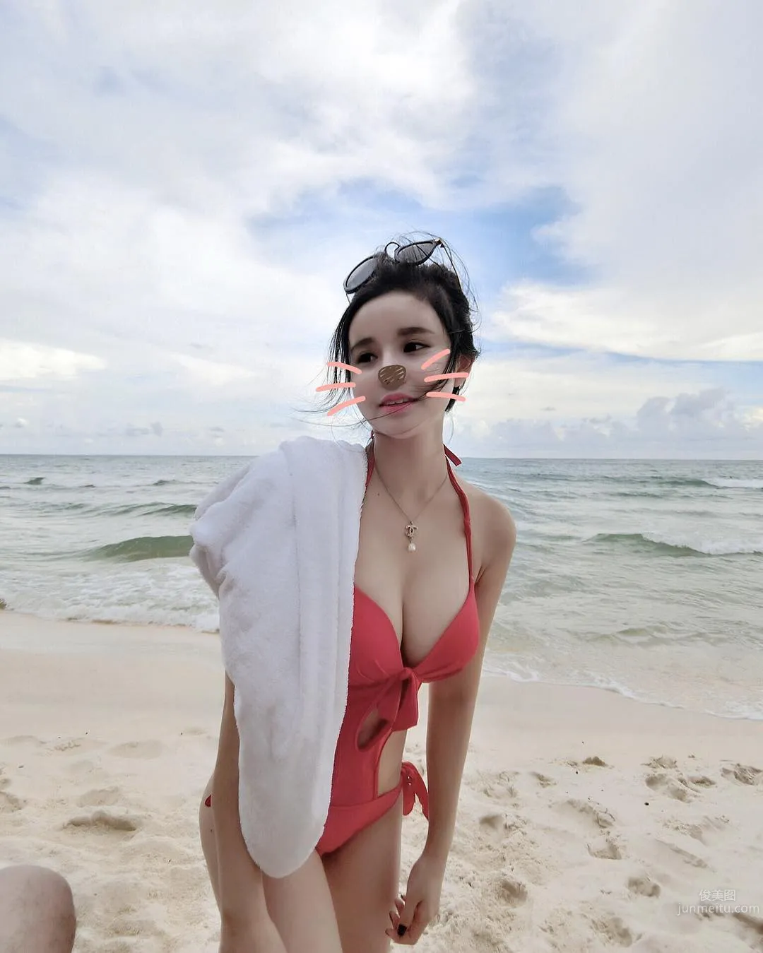 新國正妹Winnie Choo 歐派小隻馬甜美外拍 23