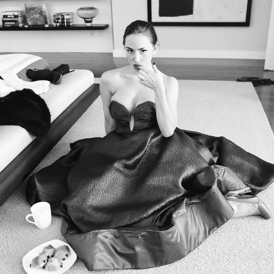 英國辣模Rosie Roff 遊走于尺度邊緣的性感照 21