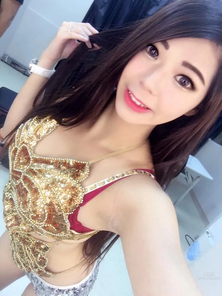 人氣SG正妹邱冰冰 場内場外的白皙美人 6