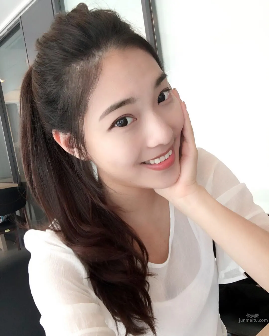 多才多藝鄭小奈 白皙蜜大腿身材好 22