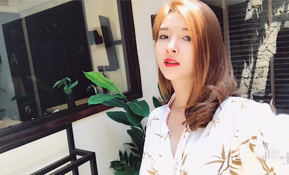 越南正妹Bùi Ngọc 混血五官精致而脱俗_30