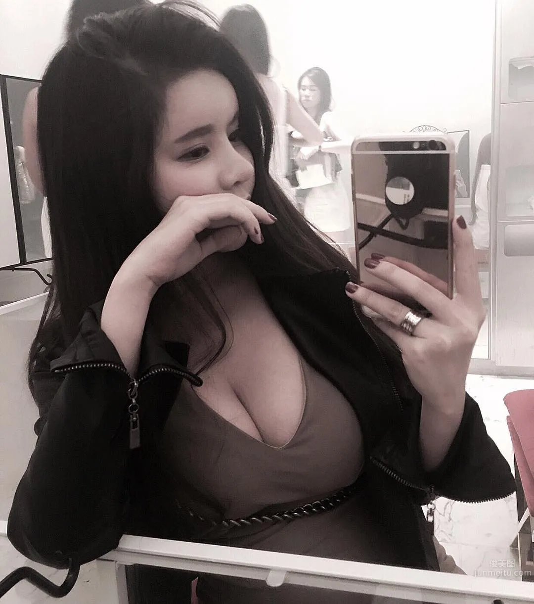新國正妹Winnie Choo 歐派小隻馬甜美外拍 29