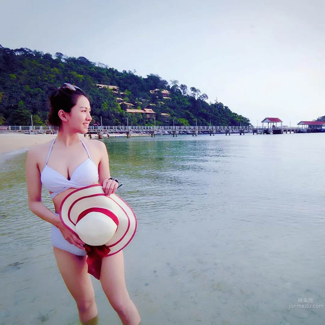 Malaysian Beauty Christine Pang Beach Beautiful Photos photo 4