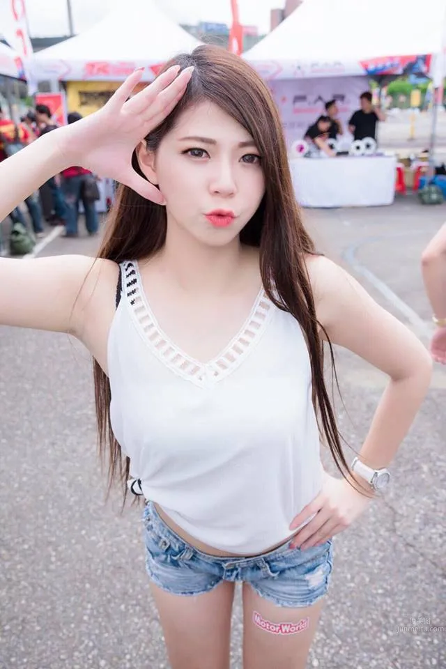 人氣SG正妹邱冰冰 場内場外的白皙美人 20