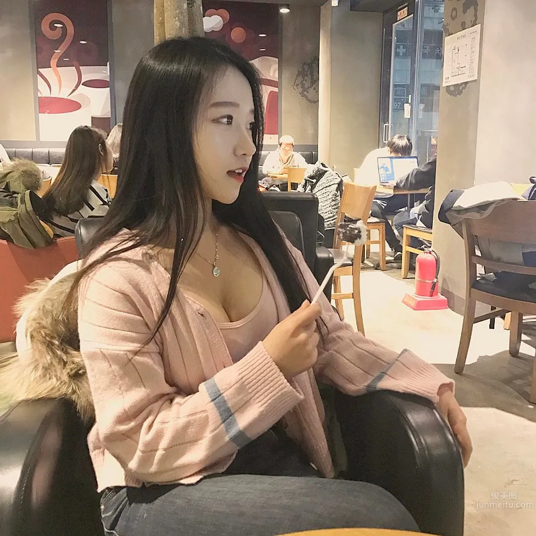 Korean Fresh Girl m_loveea Shows Off Hot Figure Doing Yoga photo 8