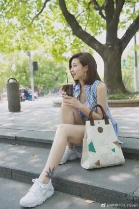 温柔女孩顾伊雯 时尚微博写真