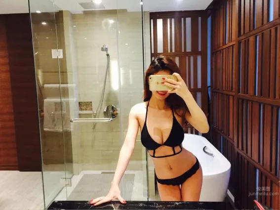越南模特Jenie Trang Tran 冷豔外表下的性感