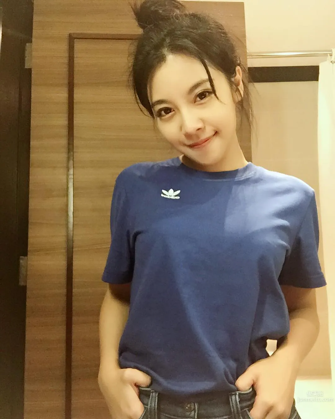 长荣航空空姐古婉蓁 外形靓丽仪表不凡_1