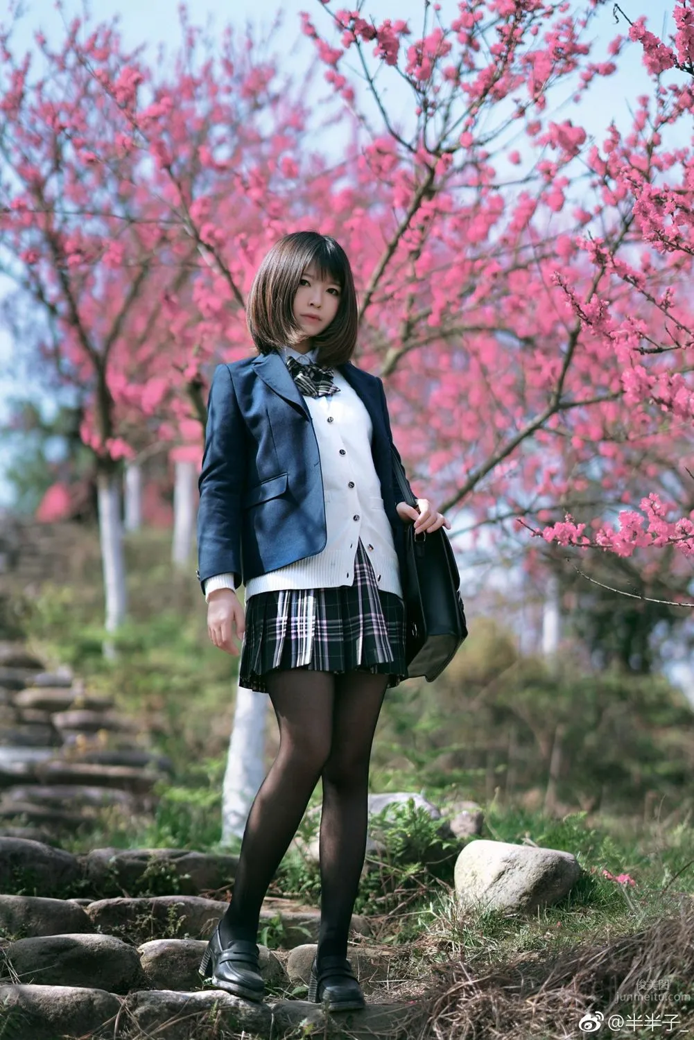 Ban Banzi: Cos photo 20