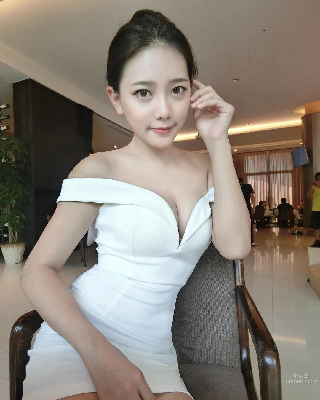 Perfect Goddess Xuanxuan Iris, A Pleasing Standard Beauty photo 12