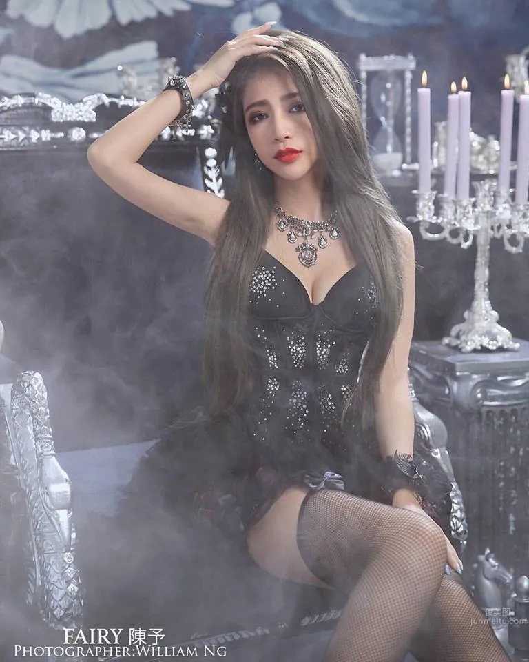 「触觉系」正妹陈予Fairy 厌世脸外拍女神私房照_33
