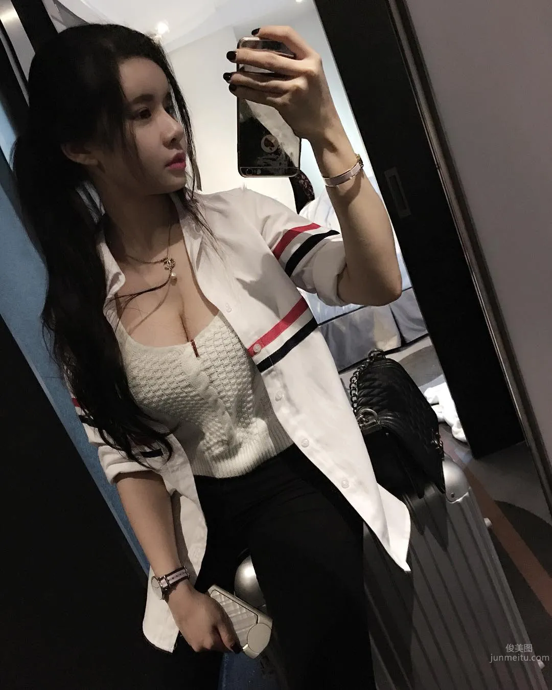 新國正妹Winnie Choo 歐派小隻馬甜美外拍 21