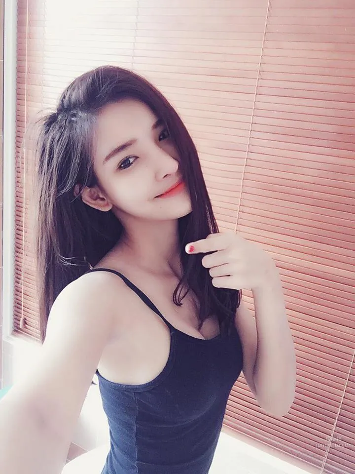 越南正妹Bùi Ngọc 混血五官精致而脱俗_13