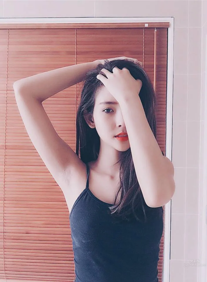 越南正妹Bùi Ngọc 混血五官精致而脱俗_5