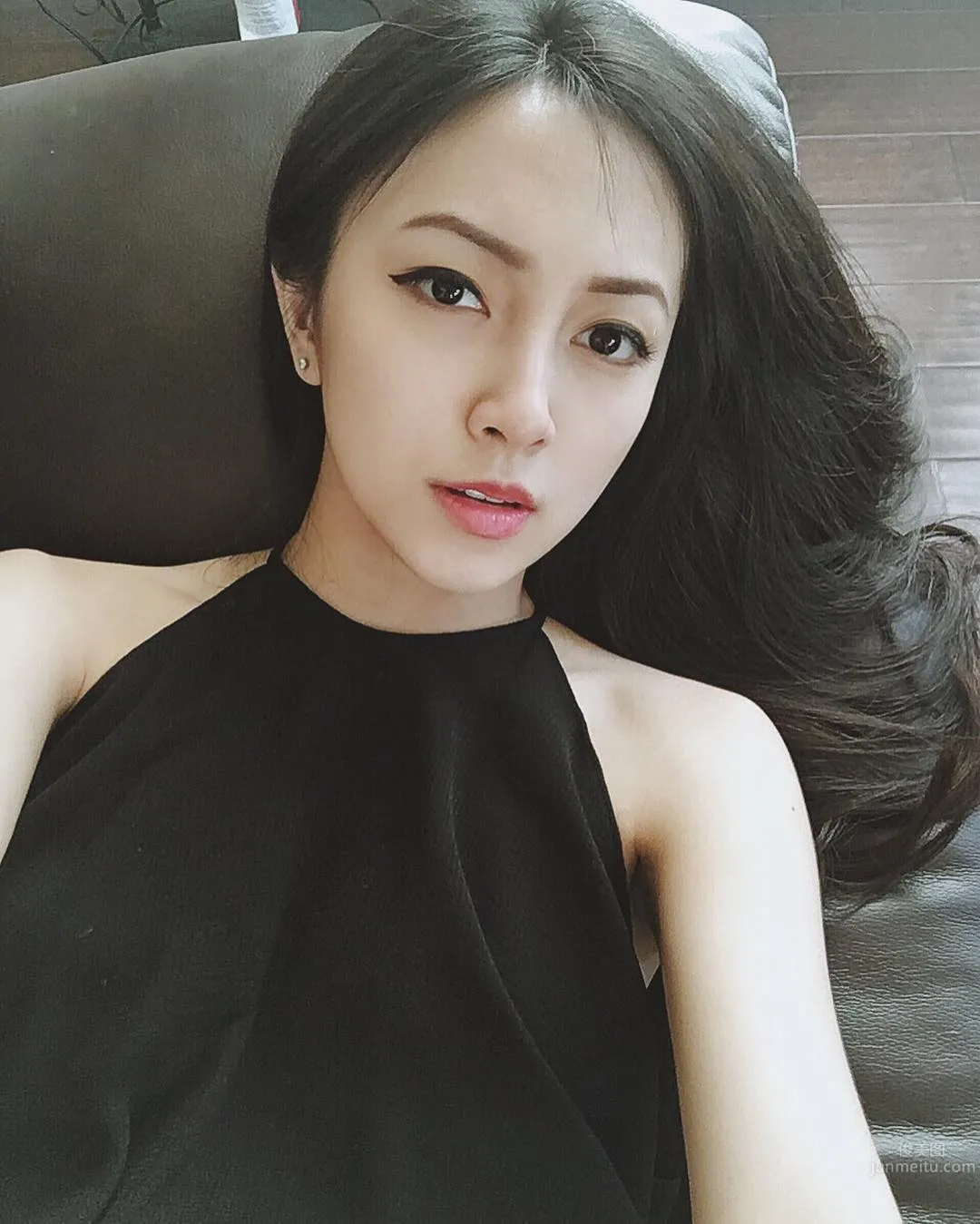 Vietnamese Mature Woman Jessie Luong: A Beauty with Off-the-Charts Cool Elegance photo 11