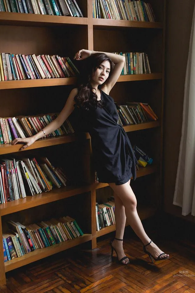 泰国女神Tadshanok Chulanond家居唯美系写真_13