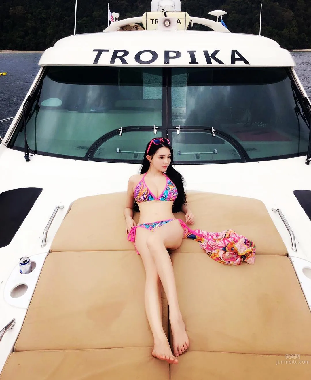 爆炸級的好身材！妹子「雷娜」成為海邊最美風景 15