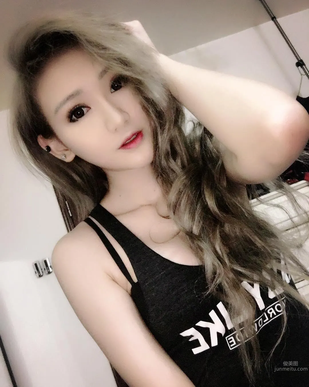 香港DJ姐妹花Troyi&amp;Lokyii 美女組合雙兒遊天下 20