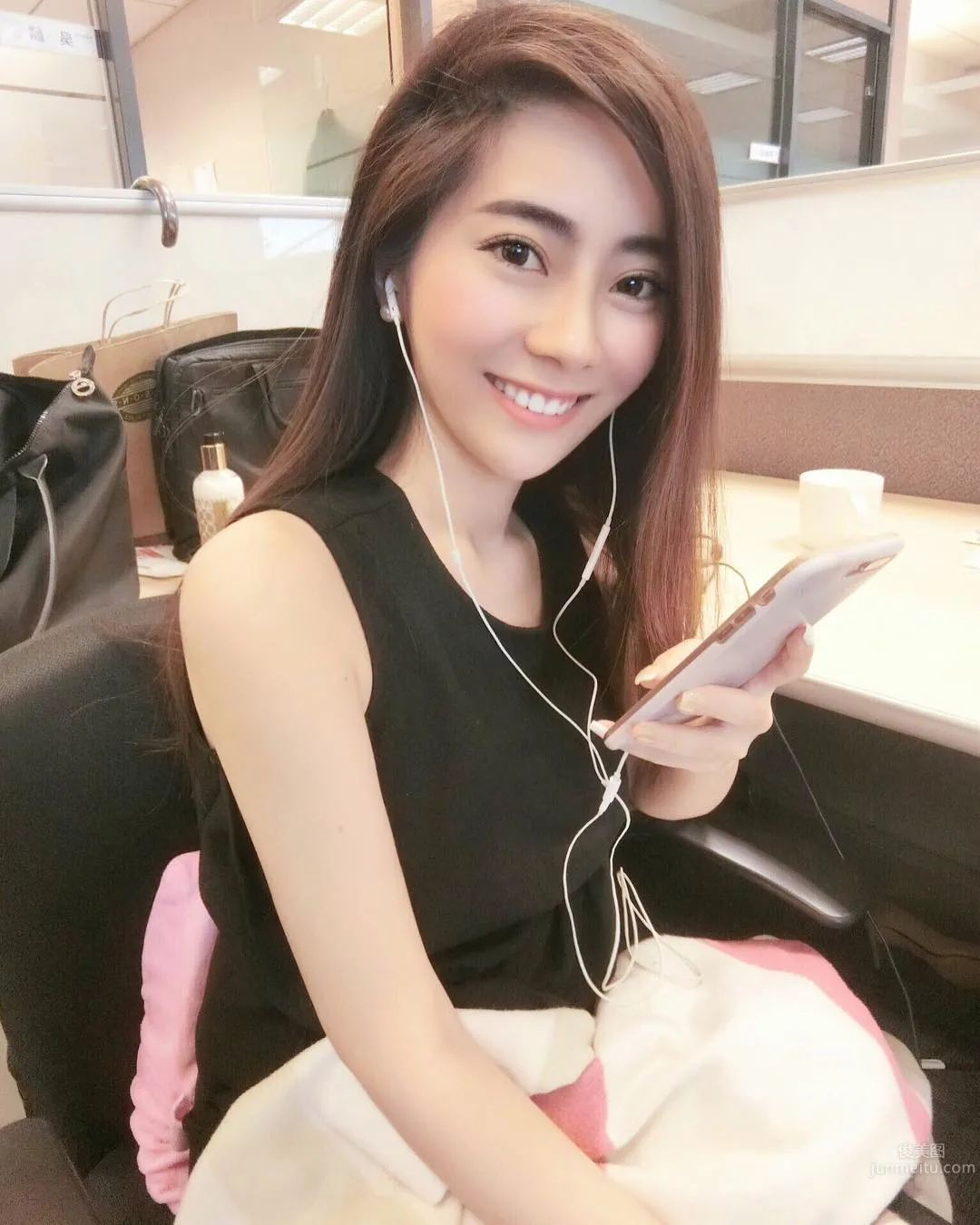 台灣正妹Cady Huang 超兇上圍笑容滿分 18