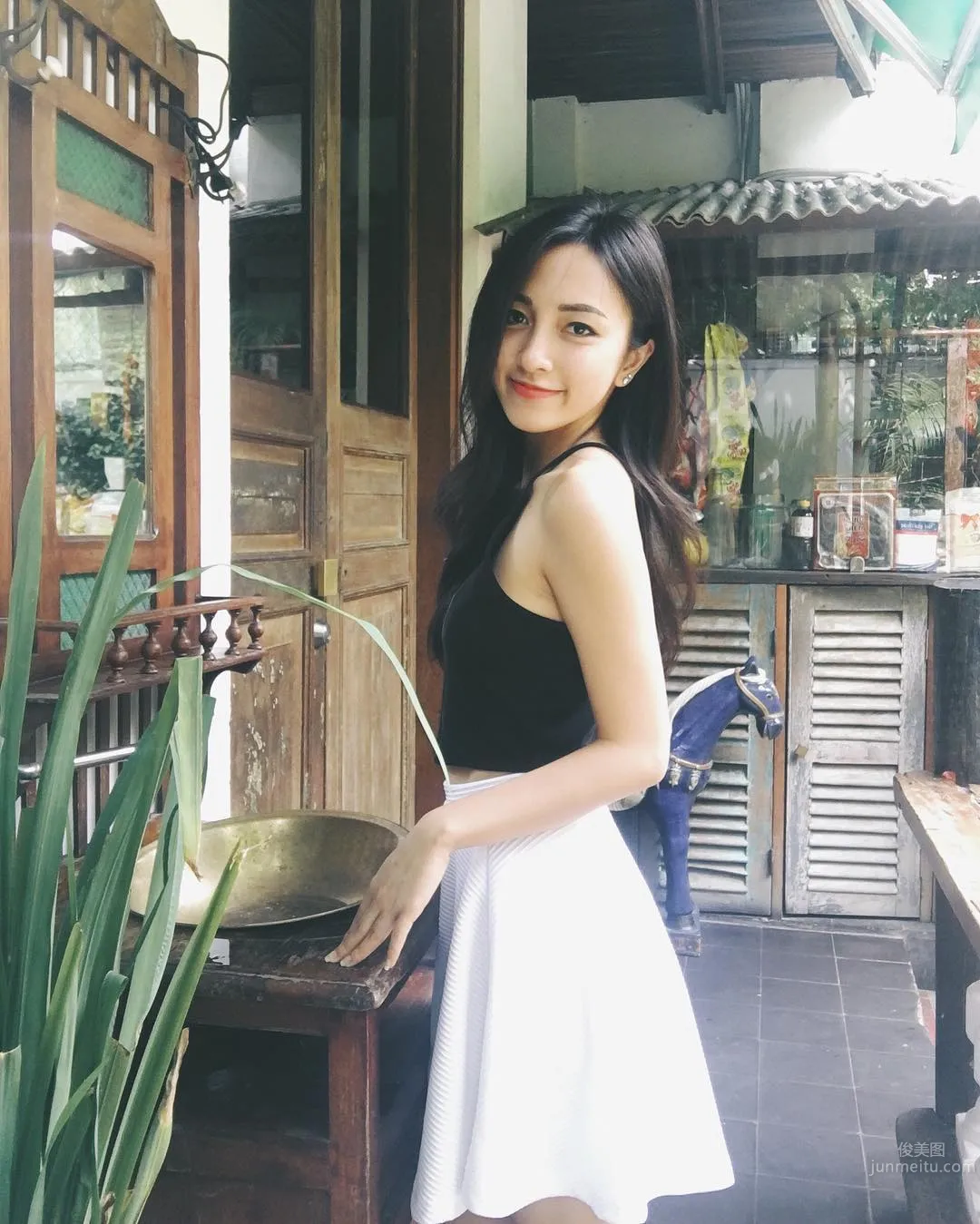 Vietnamese Mature Woman Jessie Luong: A Beauty with Off-the-Charts Cool Elegance photo 14
