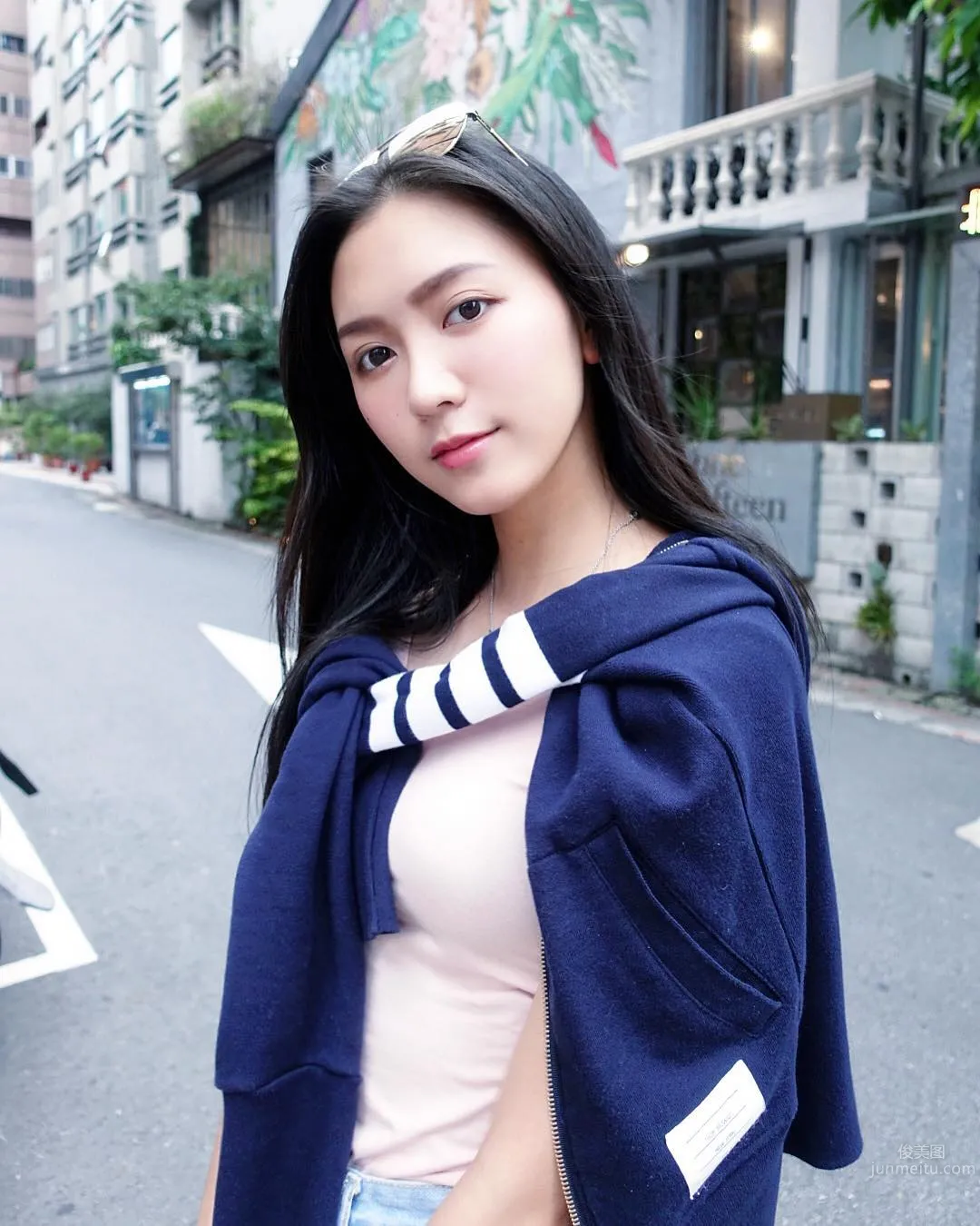 Hong Kong Model Zhang Xinxin Eye-Catching Street Photos photo 27