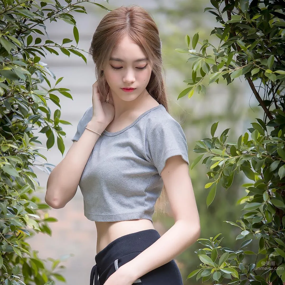 清纯美女Pimploy Chitranapawong唯美写真_24