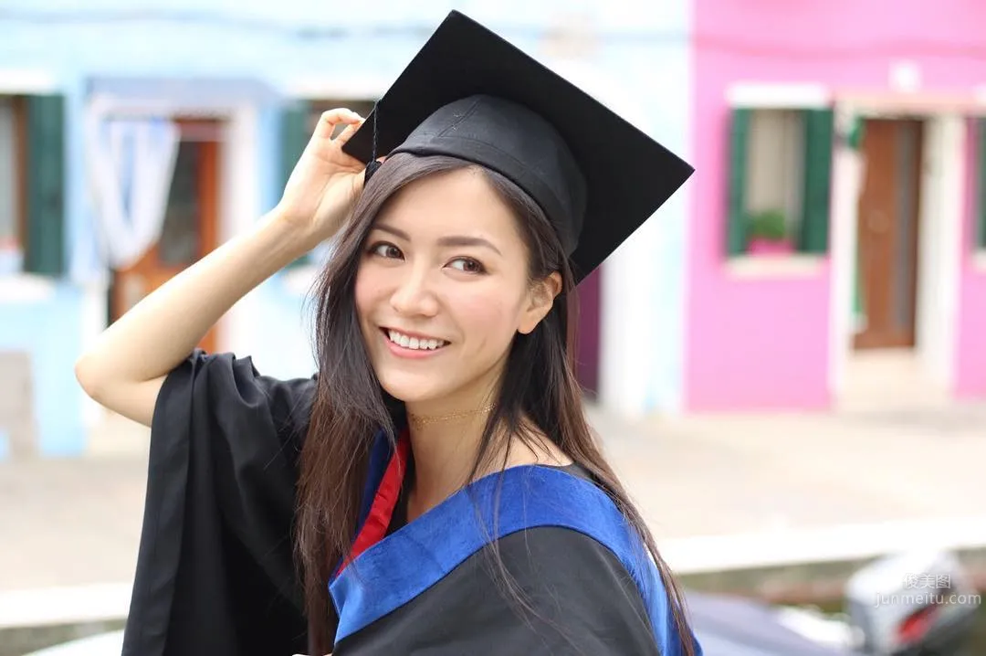 Hong Kong Model Zhang Xinxin Eye-Catching Street Photos photo 9