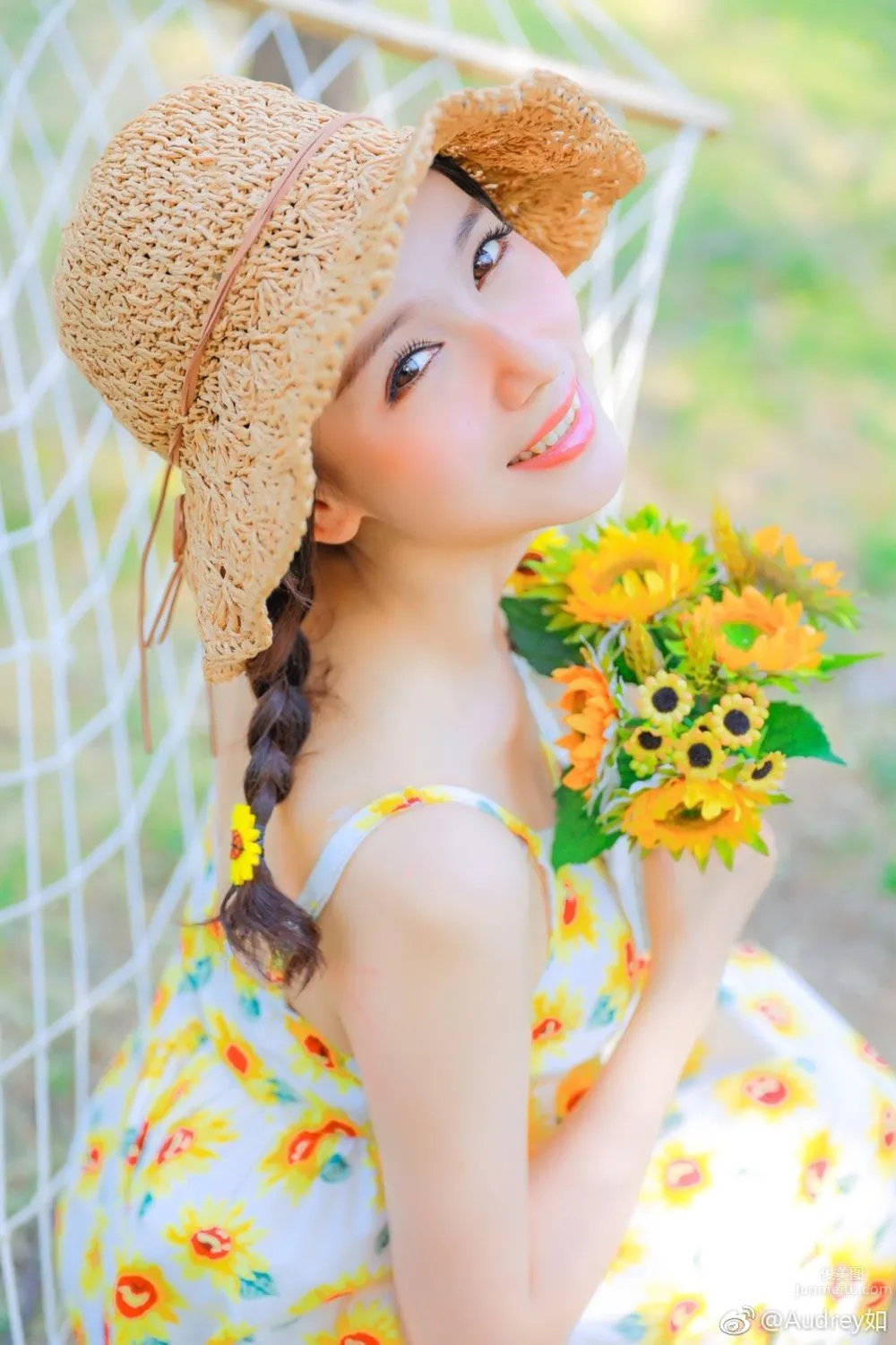 Elegant Beauty Audrey Ru, Fresh Street Snap and Beautiful Home photo 6