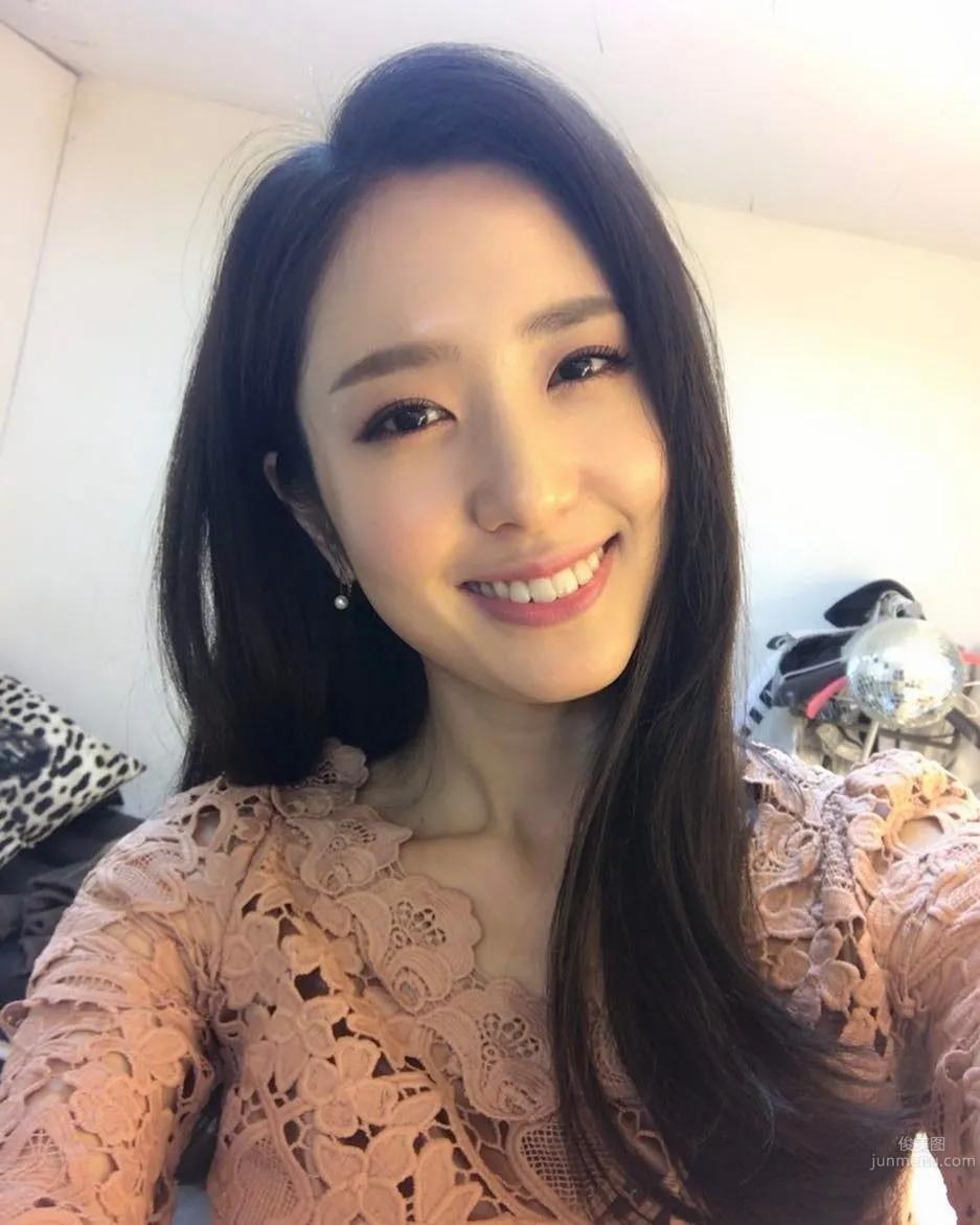 體育美女播報員鄭珠姬 氣質高雅身材高挑 2